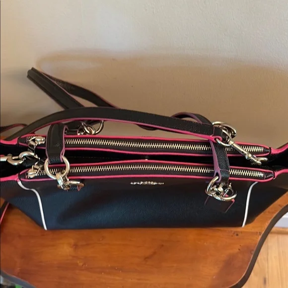 Coach Black Leather Shoulder Bag with Pink Trim and White Piping - Picture 3 of 5